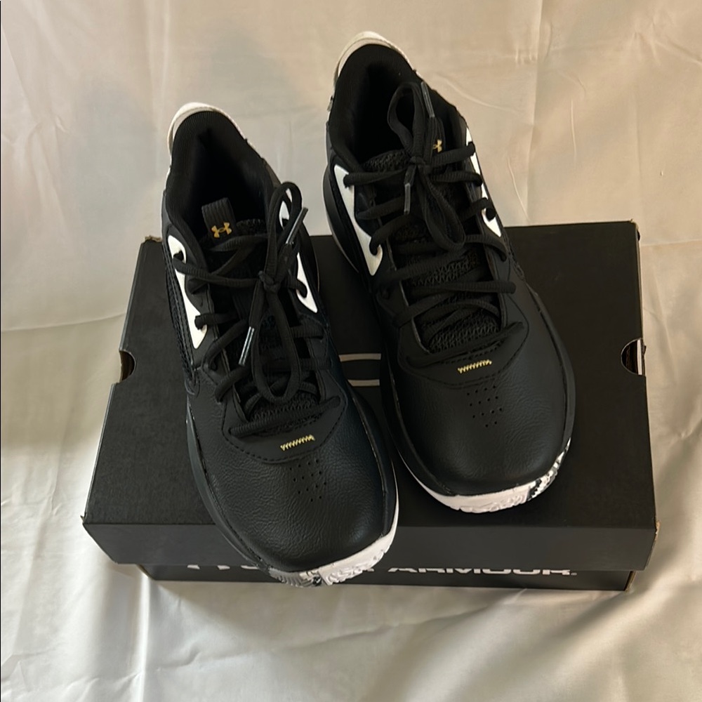 Girls Under Armour basketball shoes